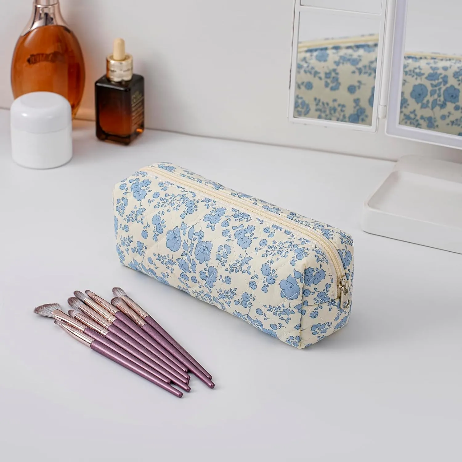 Cute Floral Makeup Brush Bag Small Cotton Quilted Cosmetic Bag for Women Travel Toiletry Zipper Make Up Pouch (Blue Floral)