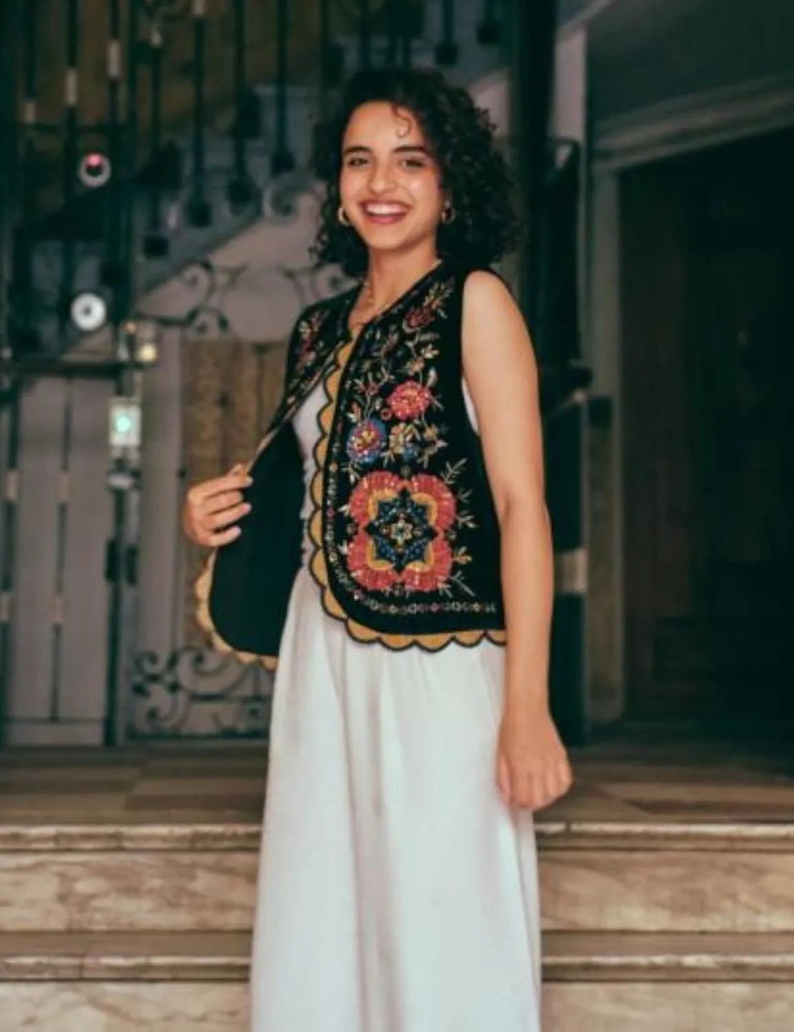 Women's Floral Embroidered Vest Boho Vintage Sleeveless Open Front Crop Cardigan Waistcoat