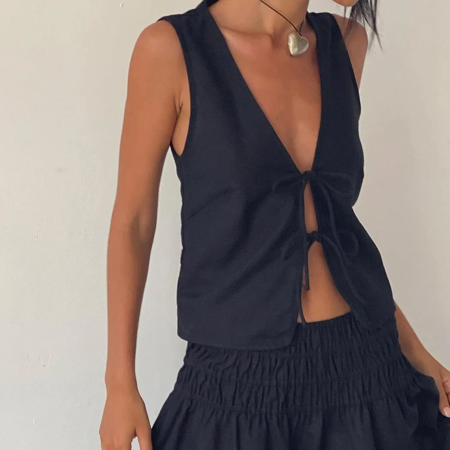 Y2K Sleeveless Tie Front Top for Women Deep V-Neck Lace Up Bow Tank Tops Summer Vintage Vest Crop Top